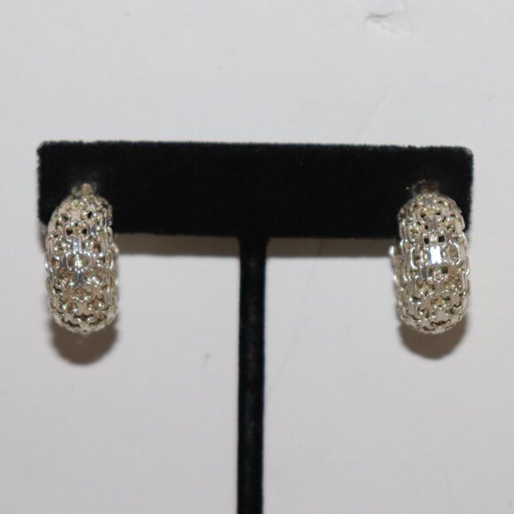 Sterling Silver Jewelry - Beautiful vintage sterling silver hoop earrings .75" .925